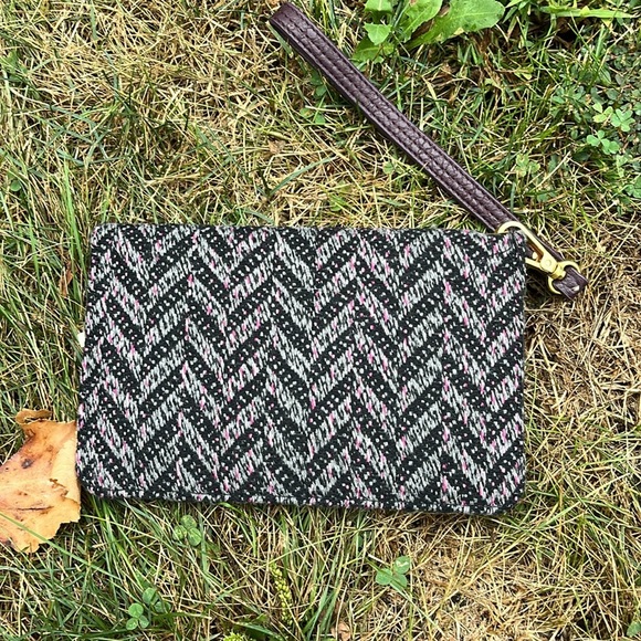 Shiraleah wool wristlet - Picture 2 of 3